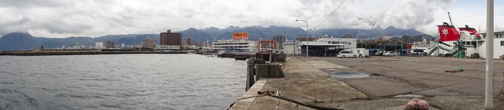 04-Beppu panarama from ferry terminal.jpg